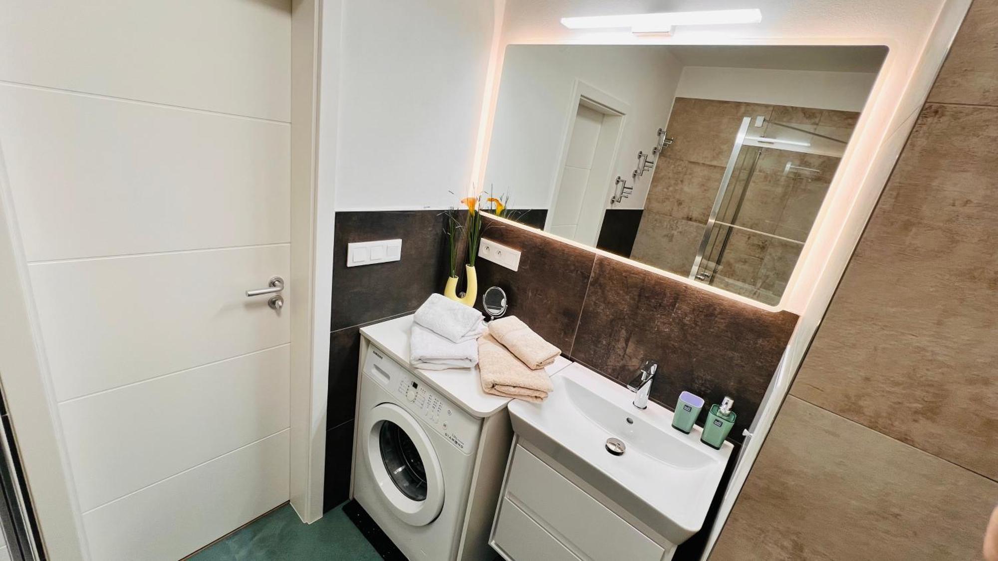 Residence Kolonada 60 Square Meters 2 Rooms Apartment In Best Location Direct At Famous Colonnade And Singing Fountain Mariënbad Buitenkant foto
