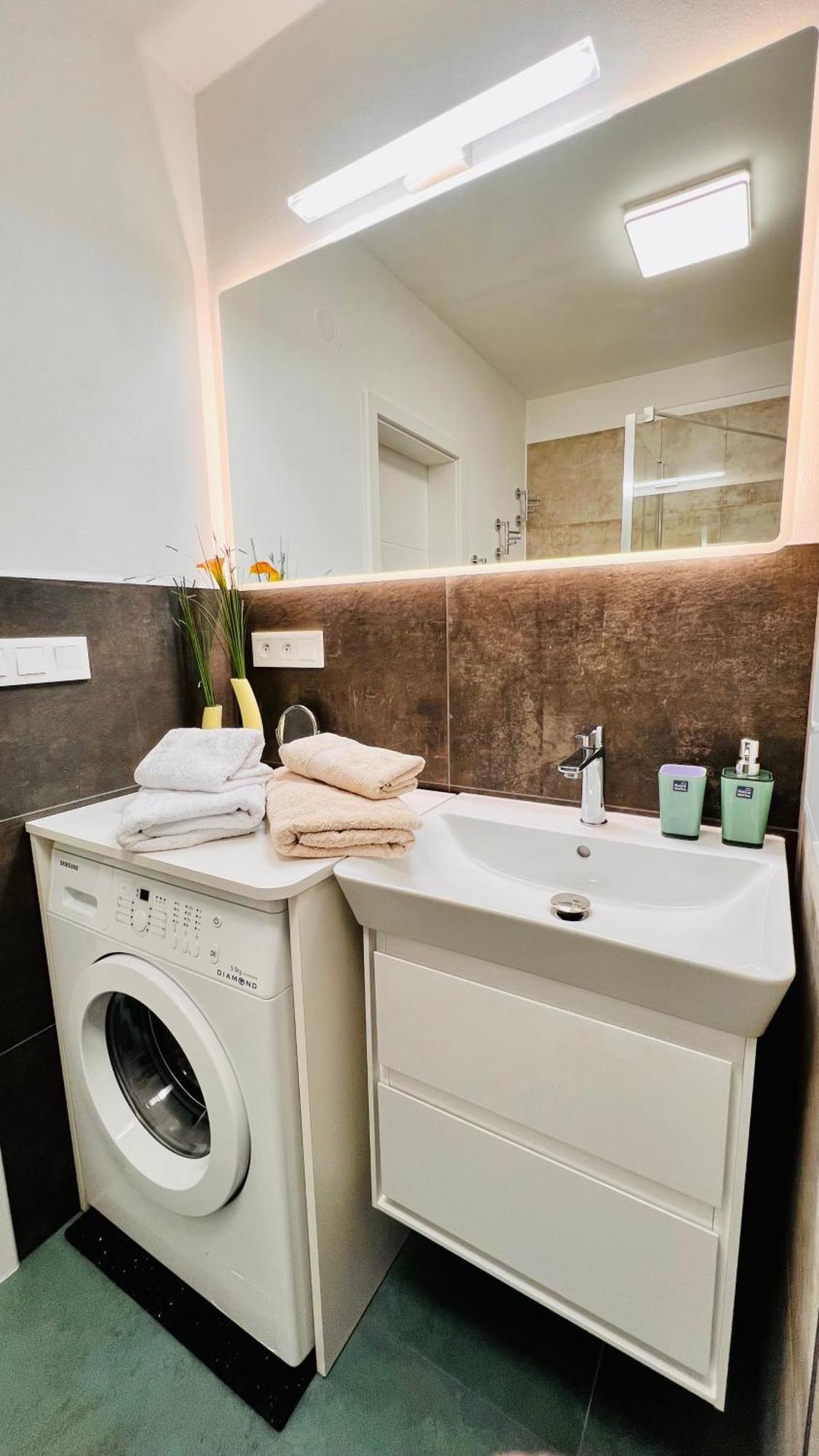 Residence Kolonada 60 Square Meters 2 Rooms Apartment In Best Location Direct At Famous Colonnade And Singing Fountain Mariënbad Buitenkant foto